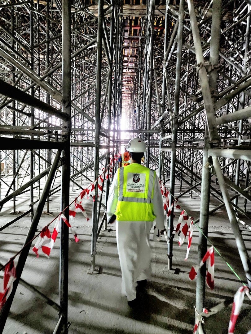 دائرة البلديات والنقل متمثلة ببلدية مدينة أبوظبي تنظم ورشة توعوية حول إجراءات التحكم بالضوضاء في المواقع الإنشائية