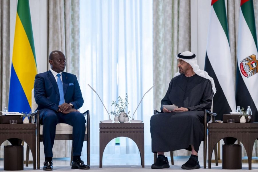 رئيس الدولة ورئيس الغابون يبحثان تعزيز علاقات التعاون بين البلدين