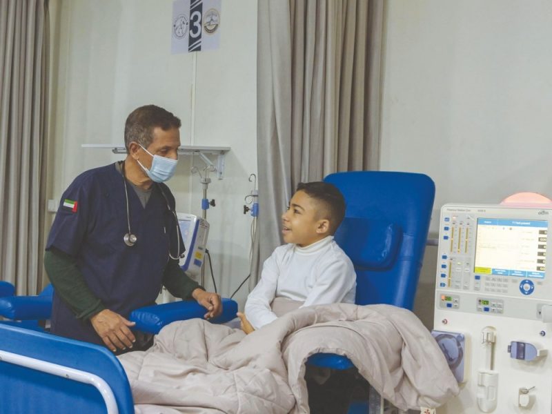 سفير الإمارات لدى مصر يفتتح قسم الغسيل الكلوي بالمستشفى الإماراتي العائم في العريش