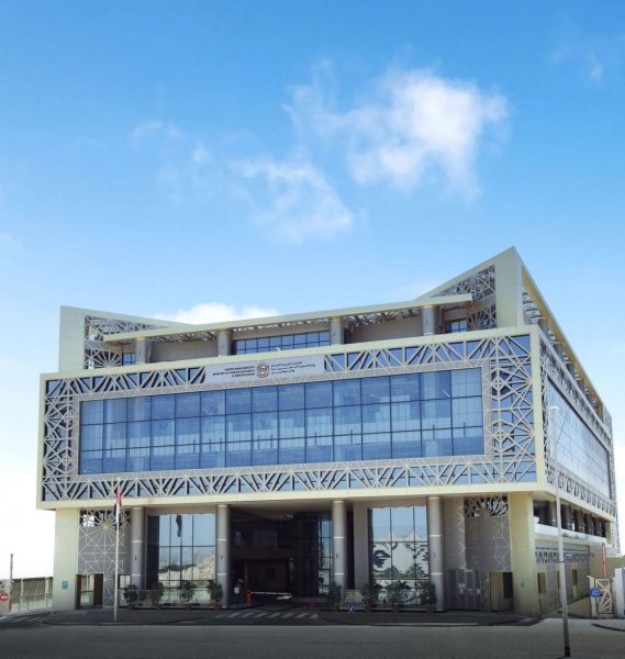 “الموارد البشرية والتوطين”: إغلاق 230 حسابا على وسائل التواصل الاجتماعي في 2025 لترويجها خدمات دون ترخيص