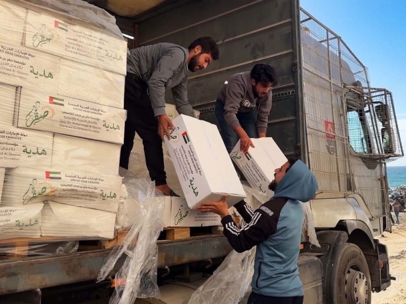 الدفعة الأولى من حمولة سفينة صقر الإنسانية تصل إلى قطاع غزة لدعم وإسناد السكان