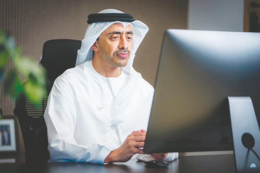 برئاسة عبدالله بن زايد .. مجلس التعليم والتنمية البشرية والمجتمع يناقش تنظيم استخدام الأطفال لمنصات التواصل الاجتماعي