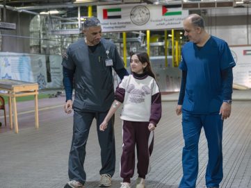 ‏المستشفى الإماراتي العائم بالعريش يمنح الأمل لطفلة فلسطينية تعاني من حالة صحية نادرة