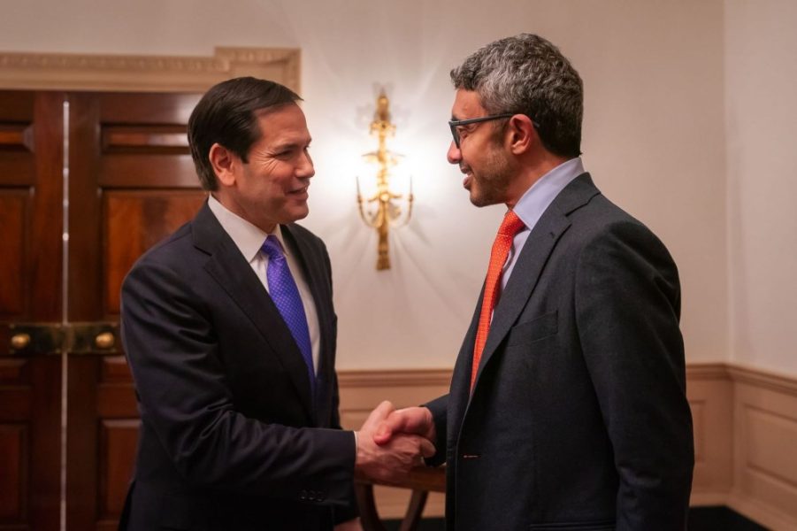 عبدالله بن زايد ووزير الخارجية الأمريكي يبحثان في واشنطن العلاقات الإستراتيجية بين البلدين