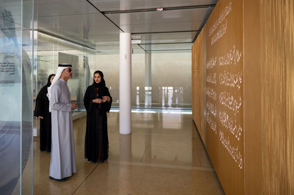 هزاع بن زايد يزور قصر المويجعي ويؤكد أهمية الحفاظ على المعالم التاريخية وإعادة تأهيلها