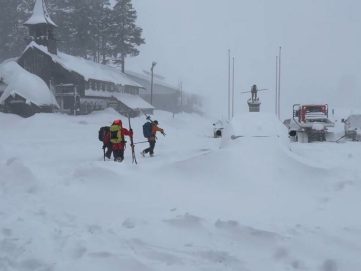 انتشال جثث 9 متزلجين لقوا حتفهم في انهيار جليدي بولاية كاليفورنيا الأمريكية