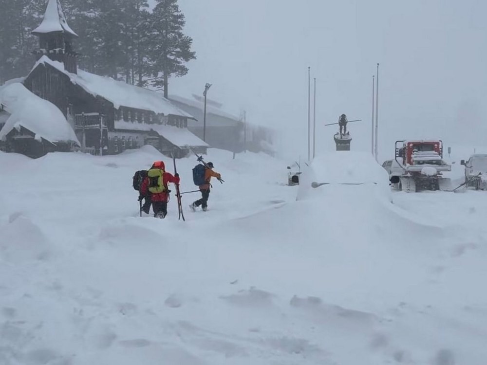 انتشال جثث 9 متزلجين لقوا حتفهم في انهيار جليدي بولاية كاليفورنيا الأمريكية