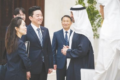 رئيس الدولة يتسلم رسالة خطية من الرئيس الكوري خلال استقباله المبعوث الخاص