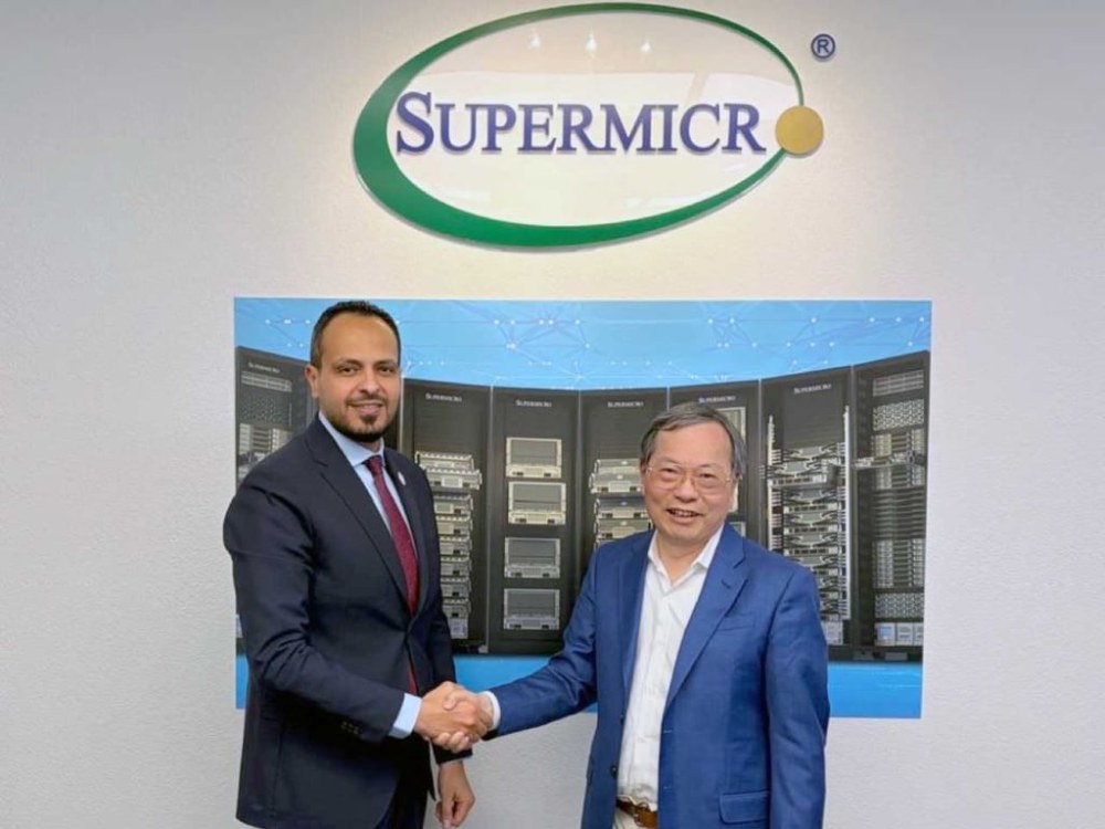 “إي إتش سي للاستثمار” و”سوبرمايكرو” تطوران مراكز بيانات معيارية للذكاء الاصطناعي السيادي