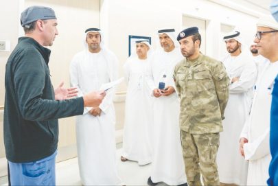 وفد قيادي من أبوظبي يزور المصابين جرّاء الأحداث الإقليمية في مدينة الشيخ شخبوط الطبية