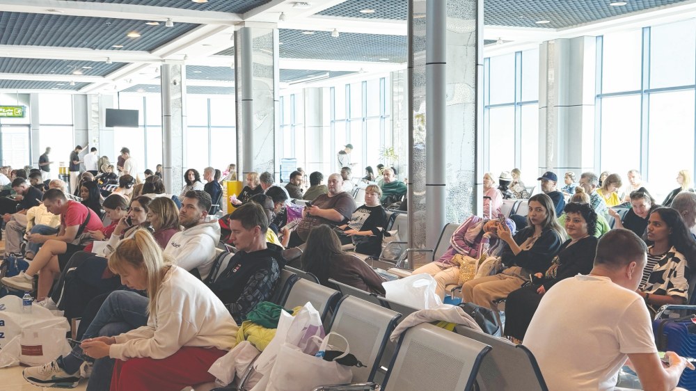 مطار الفجيرة الدولي يسير رحلات عارضة في ظل التحديات الإقليمية