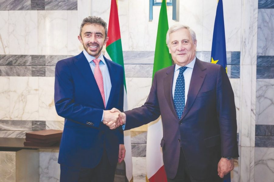 عبدالله بن زايد ووزير الخارجية الإيطالي يبحثان مسارات التعاون الثنائي بين البلدين