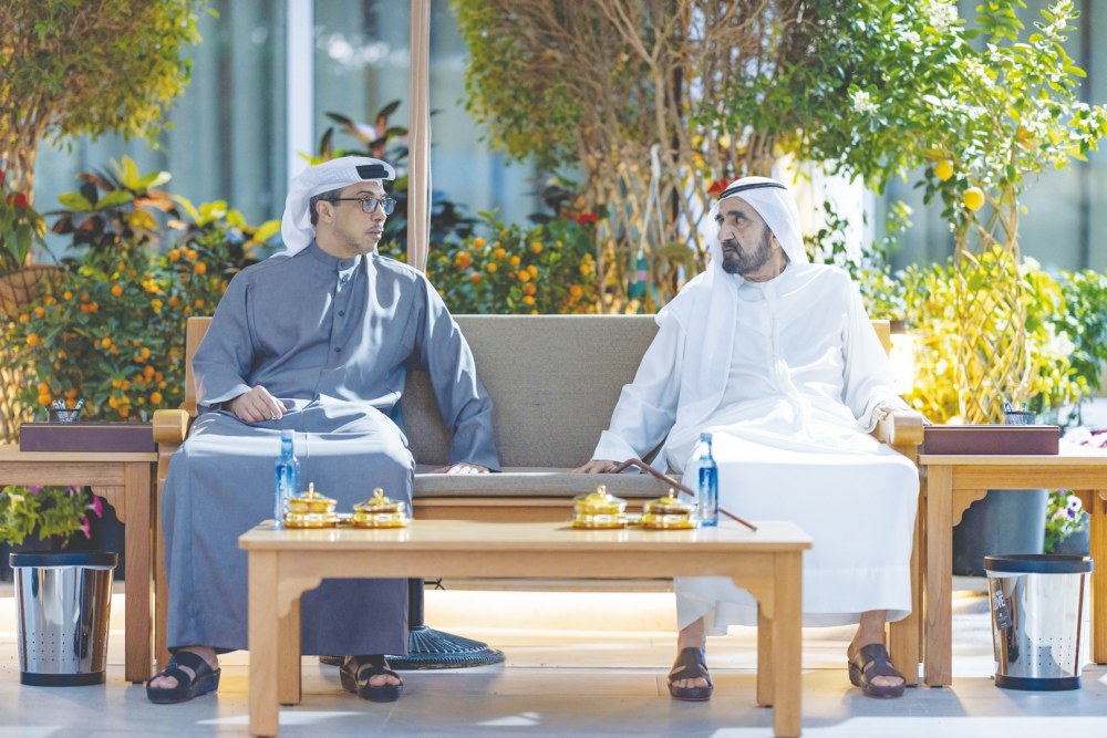 محمد بن راشد ومنصور بن زايد يبحثان سبل تعزيز مسيرة التنمية الشاملة في الإمارات