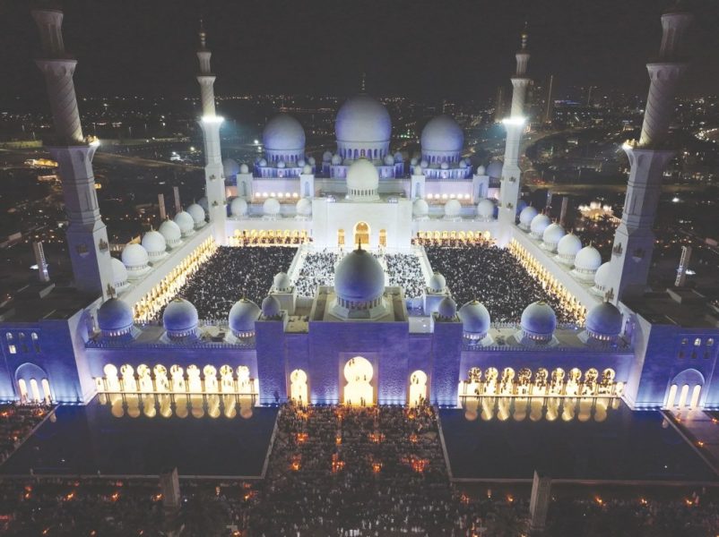 مركز جامع الشيخ زايد الكبير يستقبل ضيوفه خلال العشر الأواخر من رمضان بأجواء من السكينة والطمأنينة