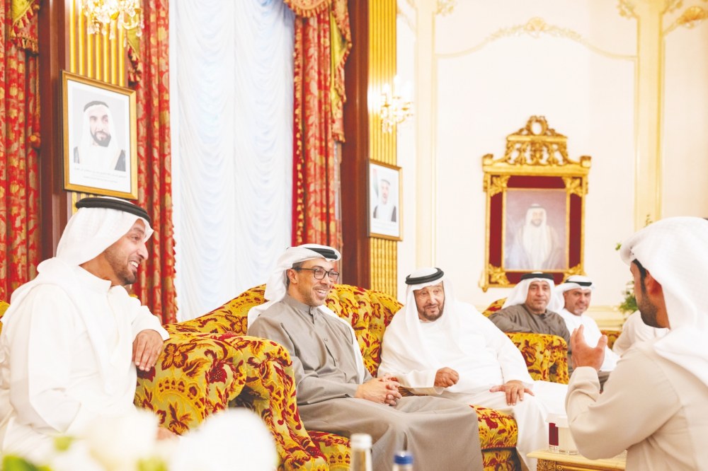 منصور بن زايد يحضر مأدبة إفطار أقامها محمد بن بطي آل حامد