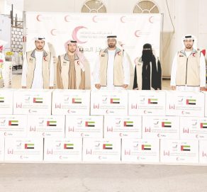 “الهلال الأحمر” بالعين يتسلّم 2000 طرد غذائي من مركز سهيل بن عويضة الخييلي