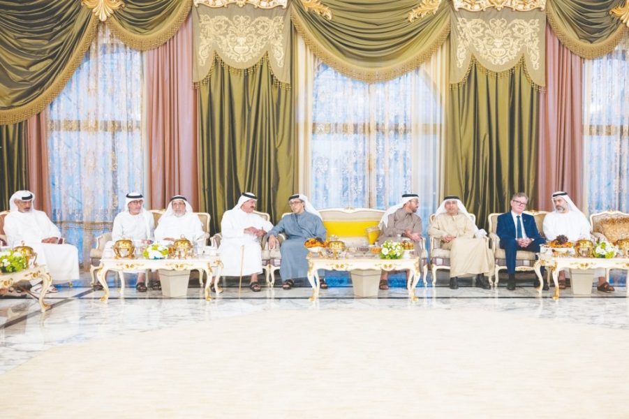 منصور بن زايد يحضر مأدبة إفطار سلطان بن حمدان