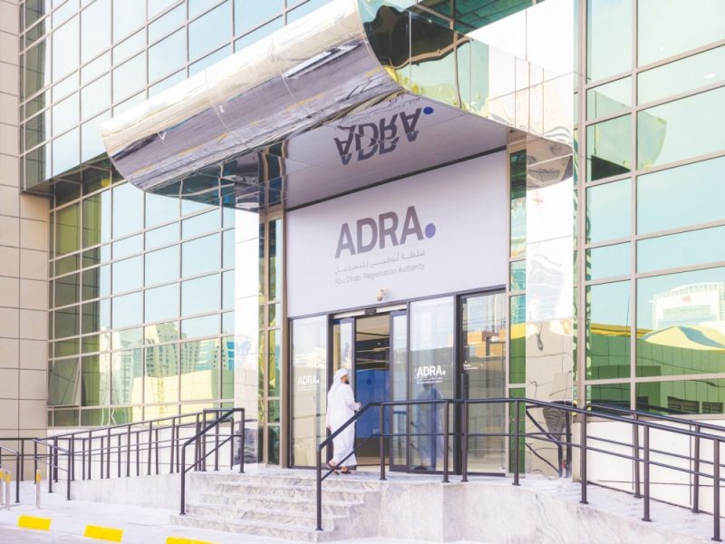 سلطة أبوظبي للتسجيل تنظم 740 زيارة ميدانية لتعزيز استقرار الأسواق وضمان حماية المستهلك