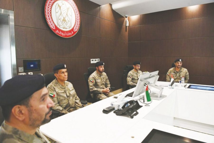 قائد عام شرطة أبوظبي يزور مركز الدفاع المدني بمدينة شخبوط ويطلع على مستوى الجاهزية