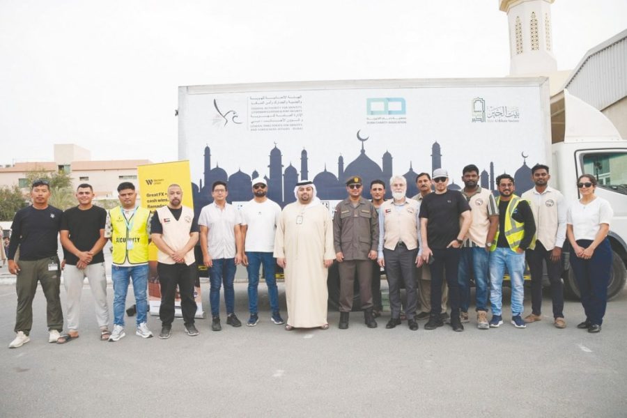 إقامة دبي توزع 135 ألف وجبة إفطار على العمال ضمن مبادرة “حافلة الخير”