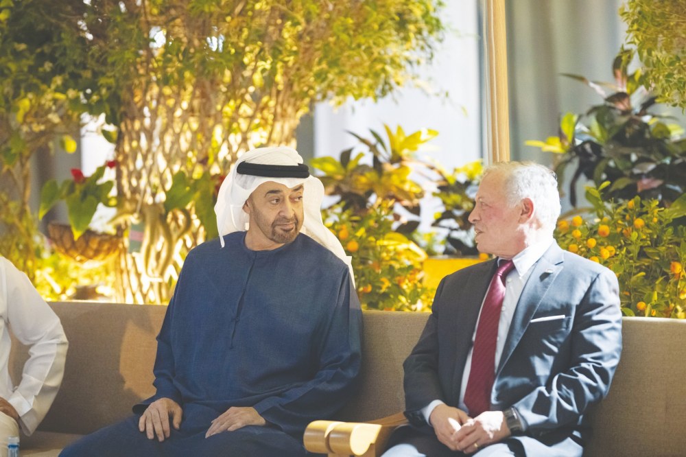 رئيس الدولة وملك الأردن يبحثان التطورات الإقليمية وتداعياتها على الأمن والاستقرار في المنطقة