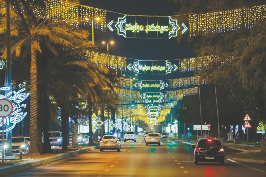 بلدية مدينة العين تزين شوارع المدينة احتفاءً بعيد الفطر السعيد