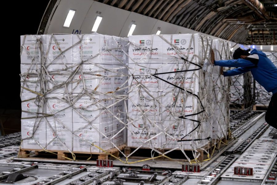 “جسر حميد الجوي” يواصل إرسال الطائرات الإغاثية إلى قطاع غزة