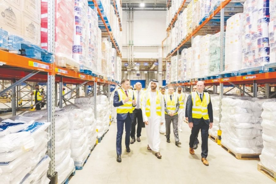 عبدالله بن طوق يؤكد وفرة وتنوع السلع في أسواق الدولة