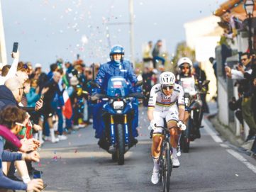 “الإمارات للدراجات” يتوج بلقب سباق “ميلانو سان ريمو” في إيطاليا