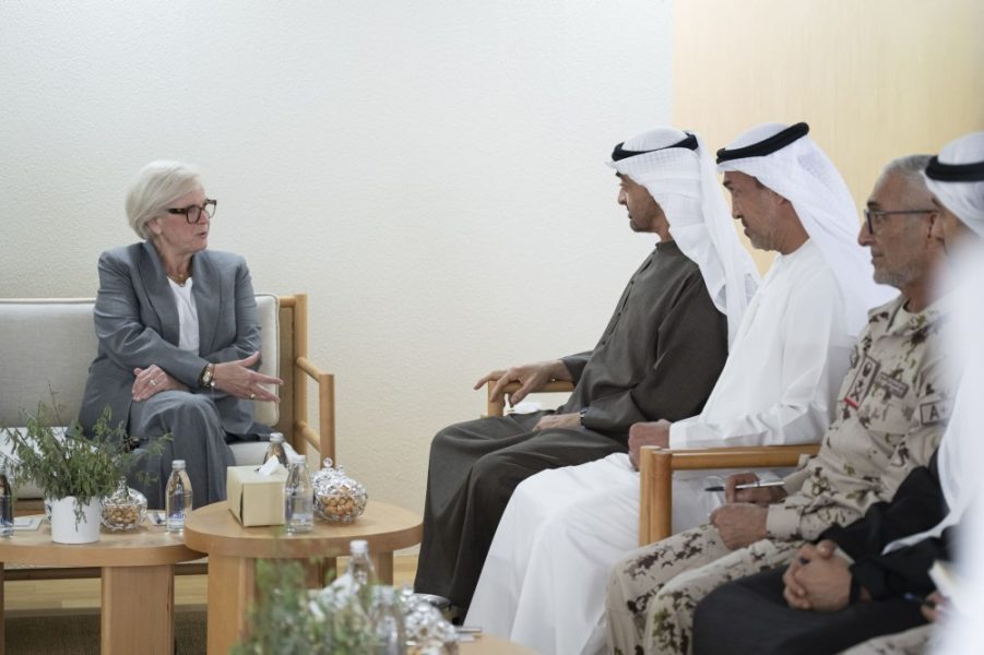 رئيس الدولة يستقبل وزيرة القوات المسلحة الفرنسية