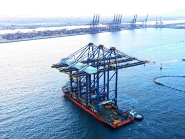 موانئ دبي العالمية تُضيف ثلاث رافعات رصيف في محطة جدة