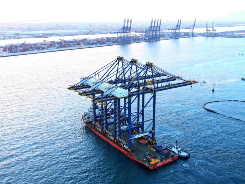 موانئ دبي العالمية تُضيف ثلاث رافعات رصيف في محطة جدة