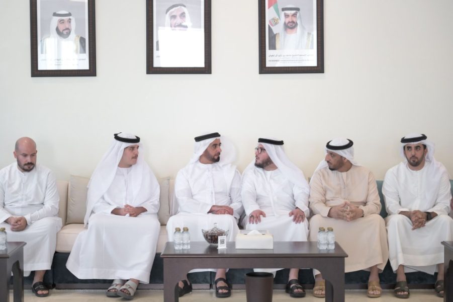 سيف بن زايد يقدم واجب العزاء في وفاة الشهيد محمد أزنيبلة