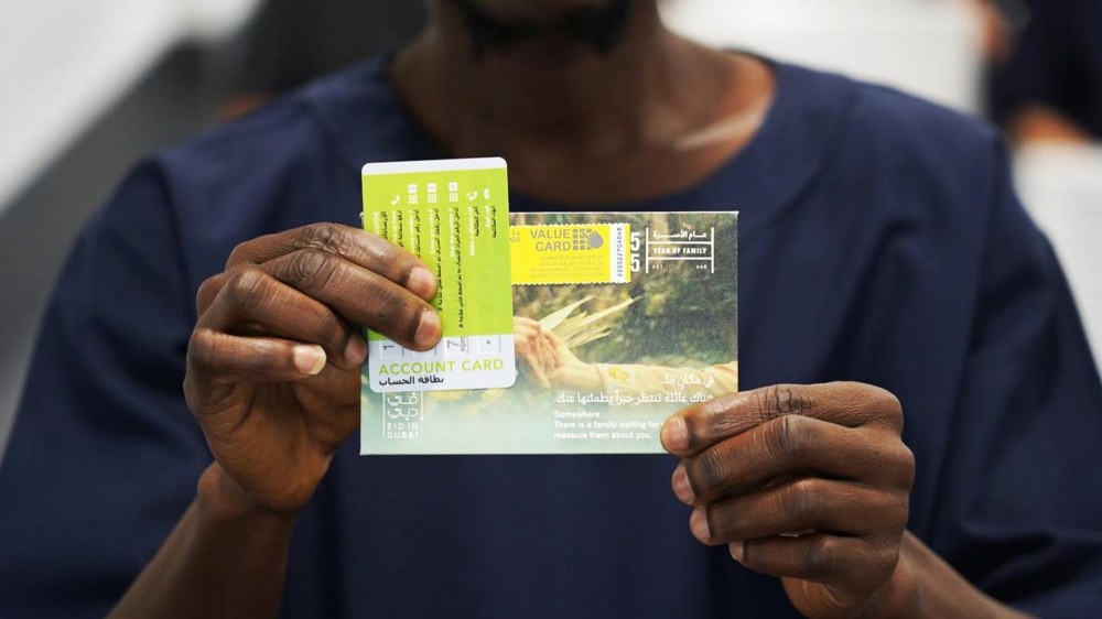 إقامة دبي: تواصل إنساني يجمع 500 نزيل بذويهم