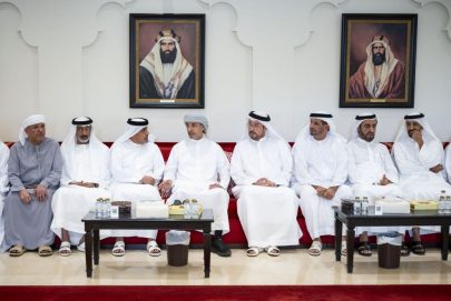 هزاع بن زايد يُقدم واجب العزاء في وفاة فاطمة بنت مطر بن عميرة الشامسي