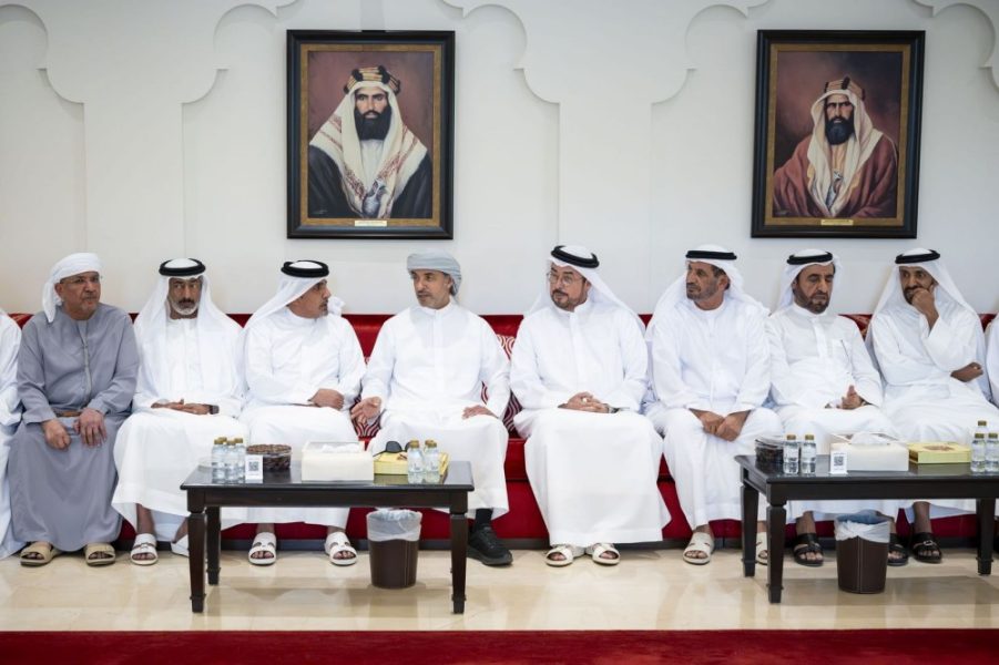 هزاع بن زايد يُقدم واجب العزاء في وفاة فاطمة بنت مطر بن عميرة الشامسي