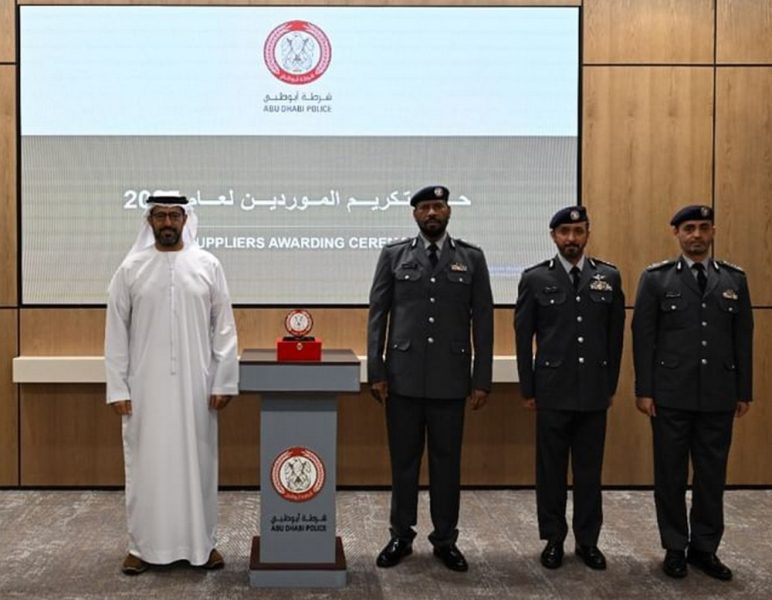 شرطة أبوظبي تكرّم مورديها المتميزين