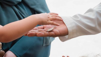 “أبوظبي العقاري” يباشر تسليم وحدات “حي المزن” السكني للمستفيدين