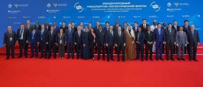 سهيل المزروعي يؤكد ضرورة تعزيز مرونة سلاسل الإمداد وتنويع مساراتها