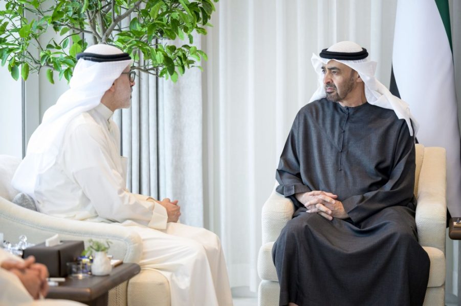 رئيس الدولة يستقبل وزير الخارجية الكويتي