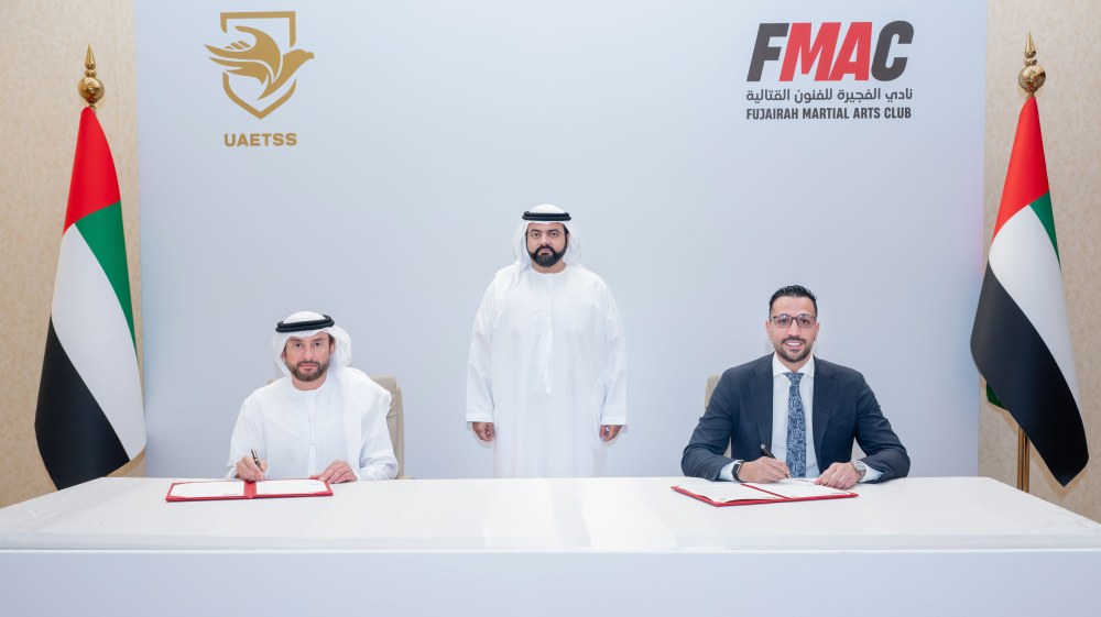 ولي عهد الفجيرة يشهد توقيع مذكرة تفاهم لدعم المواهب الرياضية وتطوير الفنون القتالية