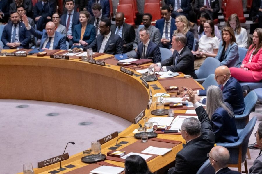 الإمارات تعرب عن بالغ أسفها لعدم تمكن مجلس الأمن من اعتماد إطار واضح للتعاون الدولي يهدف إلى إنهاء الهجمات والتهديدات غير القانونية التي تقوم بها إيران ضد الاقتصاد العالمي