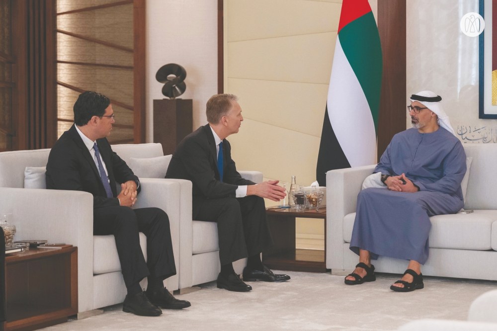 ولي عهد أبوظبي يبحث مع الرئيس التنفيذي لمجموعة بروكفيلد لإدارة الأصول والاستثمارات البديلة سُبل تعزيز التعاون