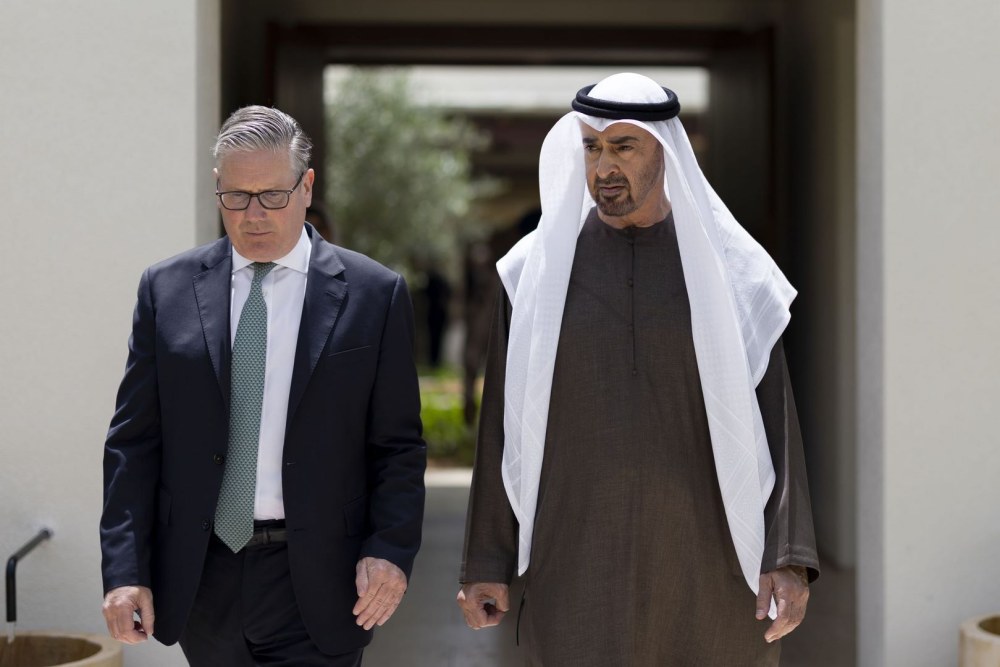 رئيس الدولة ورئيس وزراء بريطانيا يبحثان علاقات التعاون والتطورات الإقليمية