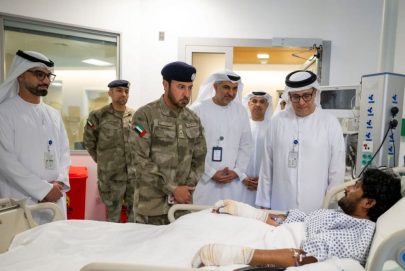 رئيس فريق إدارة الطوارئ والأزمات بأبوظبي يطمئن على المصابين جراء الاعتداءات الإيرانية الغاشمة