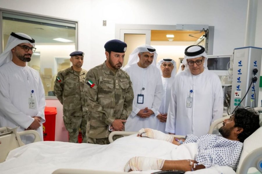 رئيس فريق إدارة الطوارئ والأزمات بأبوظبي يطمئن على المصابين جراء الاعتداءات الإيرانية الغاشمة