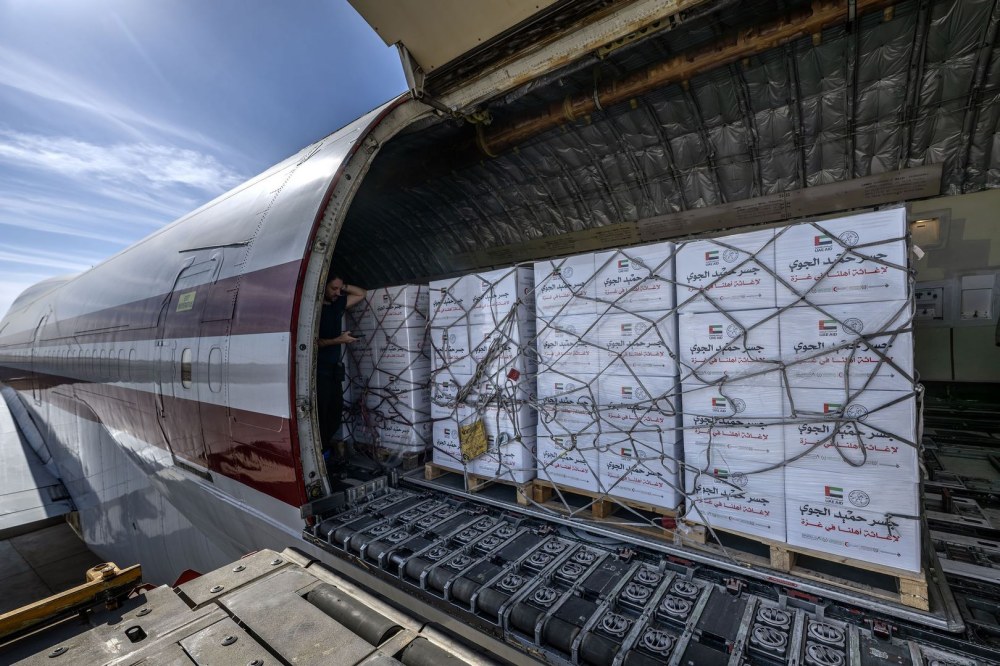 “الفارس الشهم 3”.. وصول طائرة مساعدات إلى العريش محملة بـ100 طن لدعم أهالي غزة ضمن “جسر حميد الجوي”