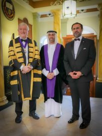 سفير الإمارات لدى إيرلندا يحضر حفل تكريم البروفيسور حميد الشامسي بزمالة الكلية الملكية للأطباء