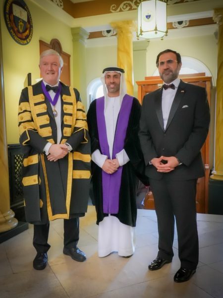 سفير الإمارات لدى إيرلندا يحضر حفل تكريم البروفيسور حميد الشامسي بزمالة الكلية الملكية للأطباء