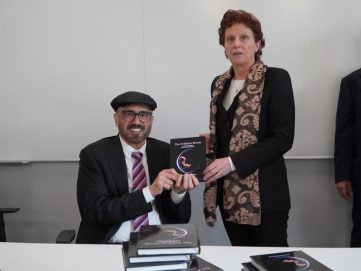 جامعة “لوغانو” السويسرية تحتضن توقيع كتاب “الرحم الاصطناعي” لـ”جمال السويدي”